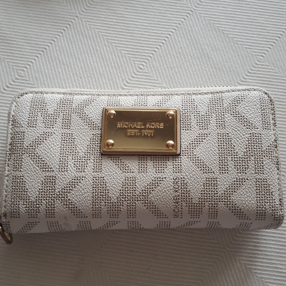 Michael kors wallet